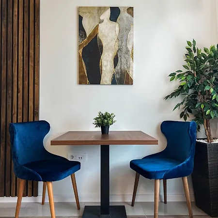 Oda ve Kahvaltı Zona Optimizma &